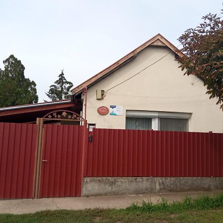 Ferienwohnung Kiss-Szollosi Vendeghaz Debrecen Exterior foto